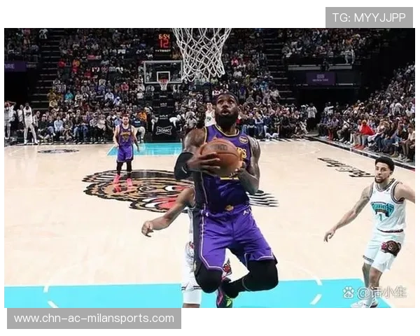 詹姆斯突破分球秒到，湖人前场轻松打进