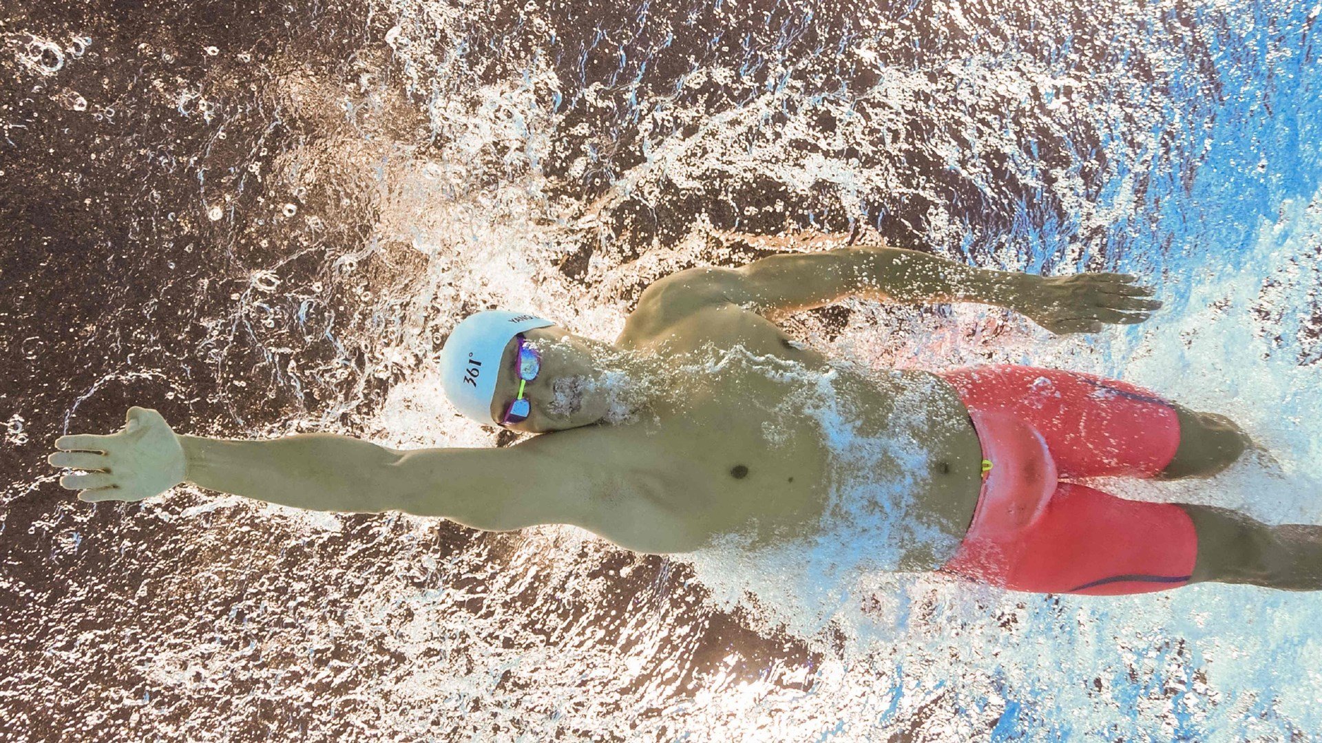 男子100自德雷塞尔强势冲线，德雷塞尔起跳